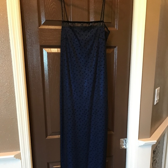 Long formal dress - Picture 2 of 4